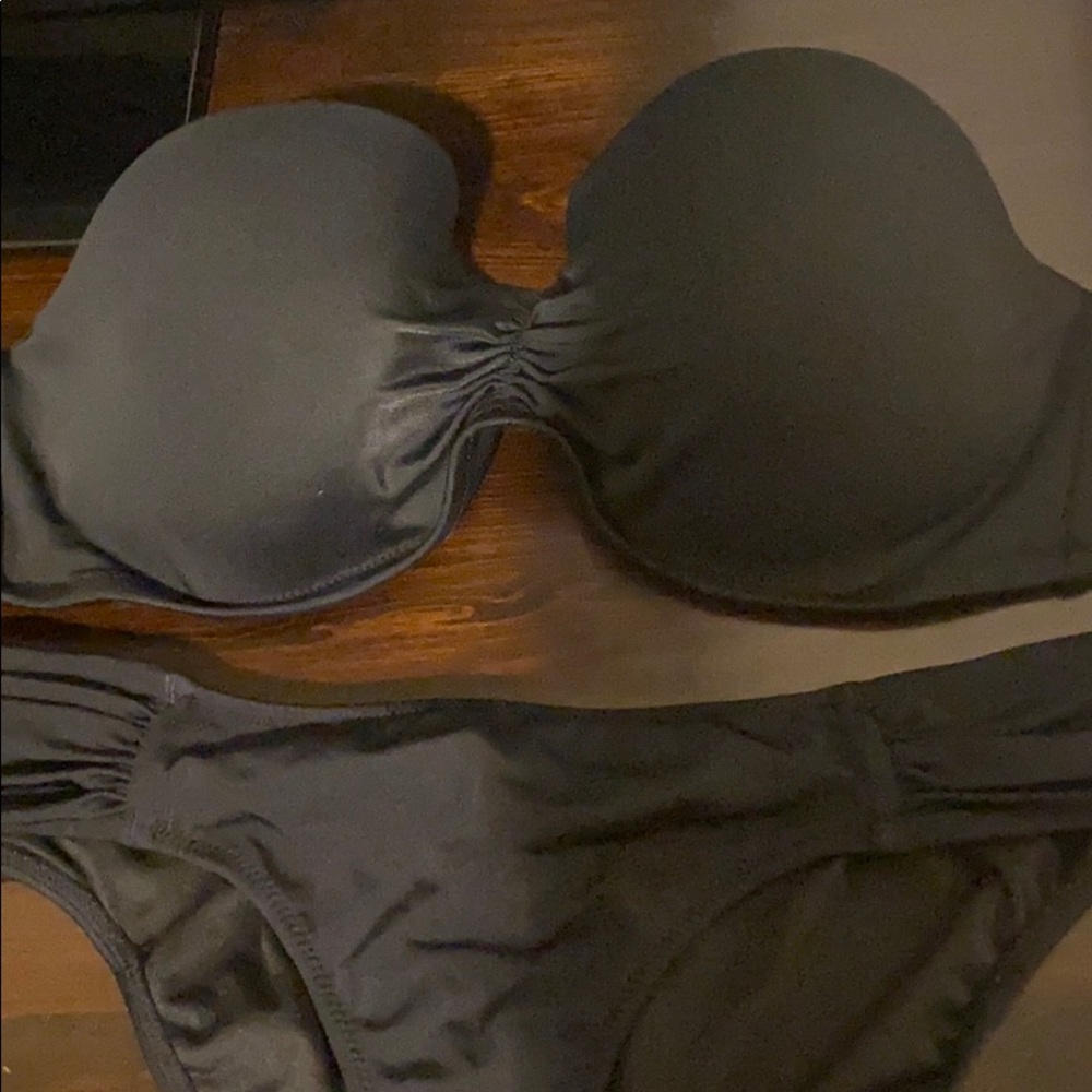 Black bandeau bikini